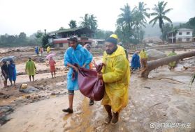 南印度暴雨致山体滑坡，93人遇难，众多被困