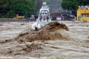 南印度暴雨致山体滑坡，93人遇难，众多被困